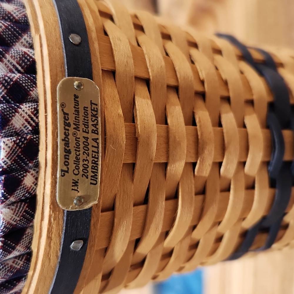 Longaberger Handwoven Basket 🧺 - Picture 4 of 6